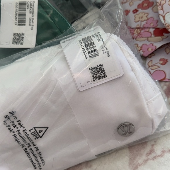 lululemon belt bag wear everywhere in white - Picture 7 of 10